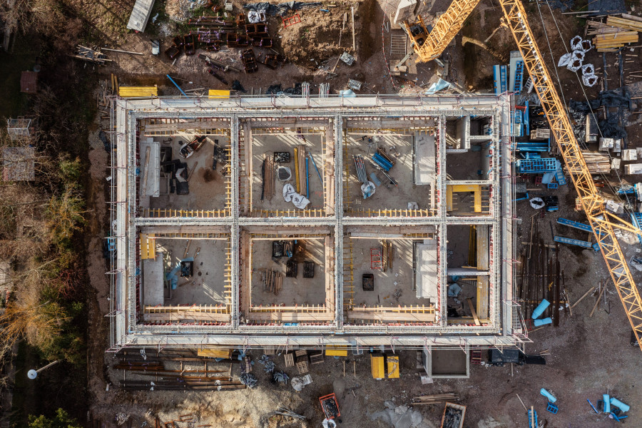 Aufsicht auf einen der Baukörper des Neubaus der Staatlichen Gemeinschaftsschule Weimar