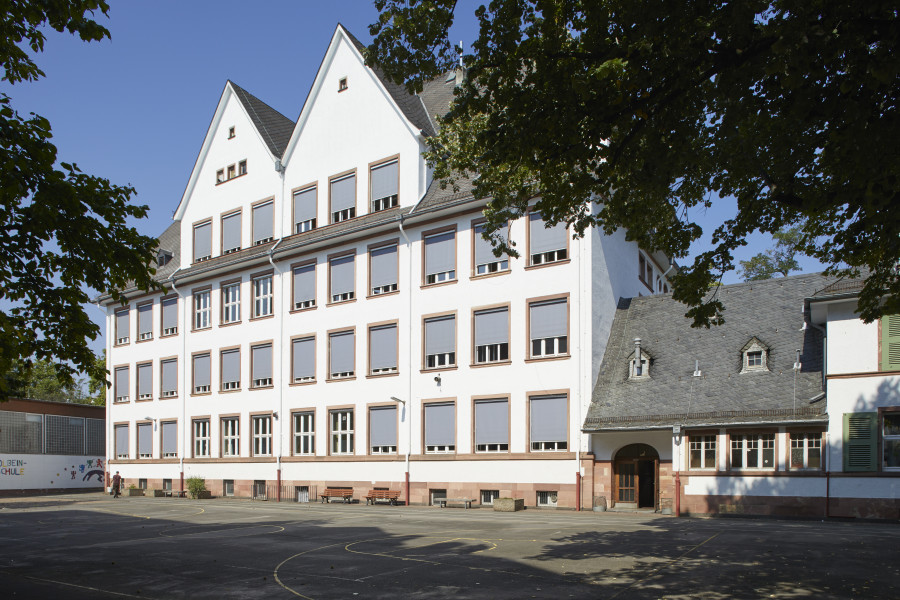 Rückansicht des Gebäudes der ehemaligen Holbeinschule, heute IGS Süd